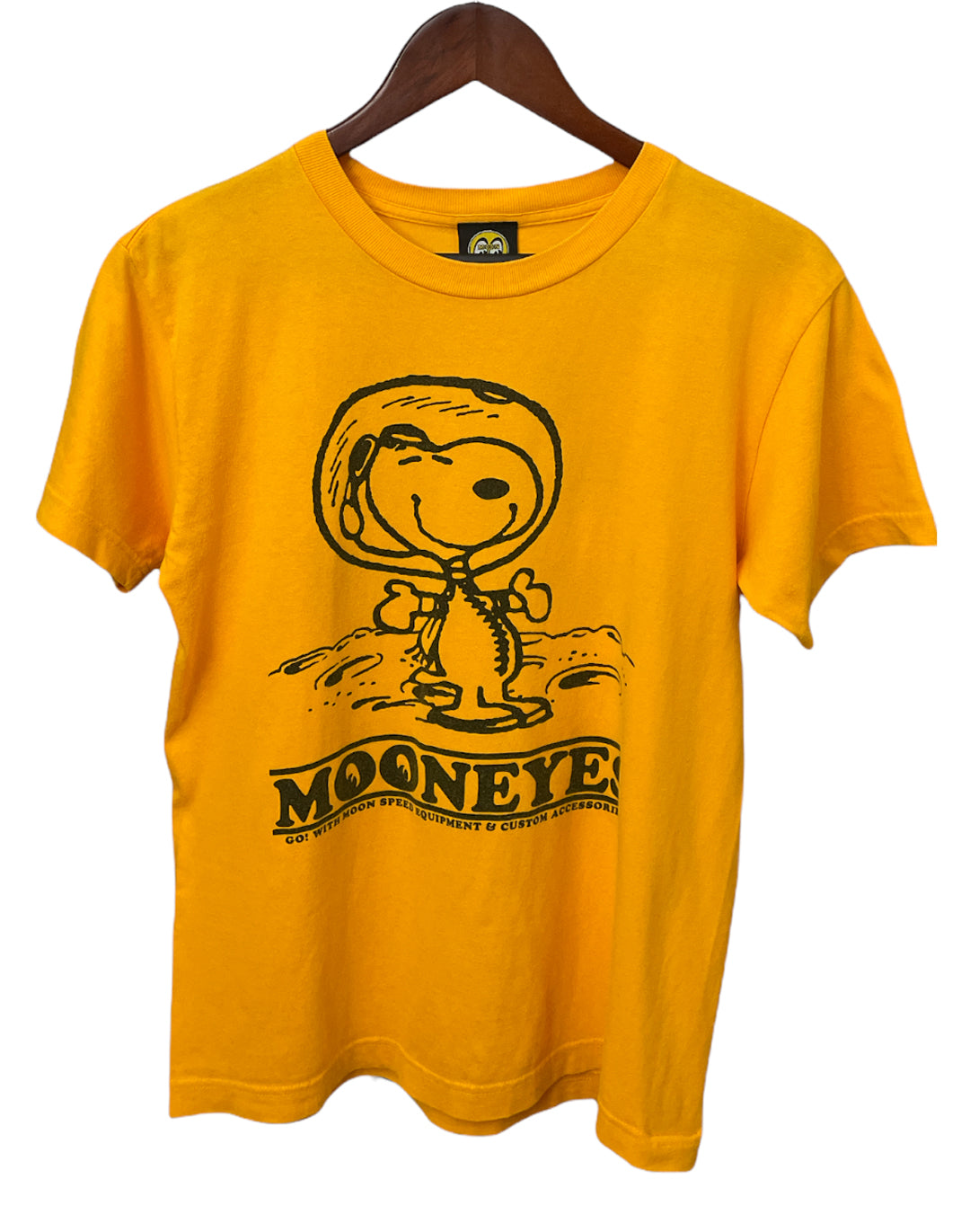 mooneyes-peanuts-go-with-moon-t-shirt-med-auto-shop-dsrpt